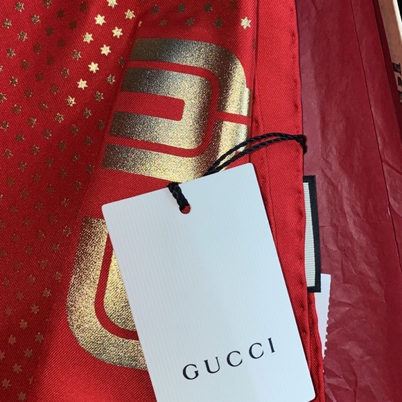 NWT authentic red Gucci scarf - Picture 4 of 5